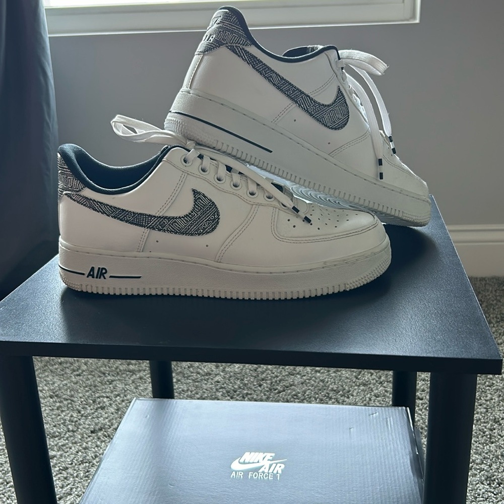 Nike Air Force 1 Low '07 White Metallic Silver Men’s Shoes. Size 9.5